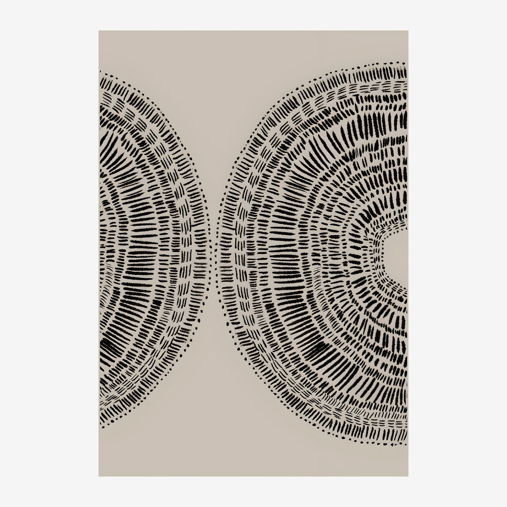 Deux formes organiques arrondies symétriques tracées en traits parallèles noirs sur fond beige clair, style minimaliste.