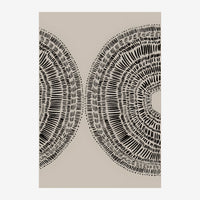 Deux formes organiques arrondies symétriques tracées en traits parallèles noirs sur fond beige clair, style minimaliste.