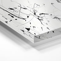 Gros plan de la matière : le tirage sous verre acrylique, tranche transparente visible.