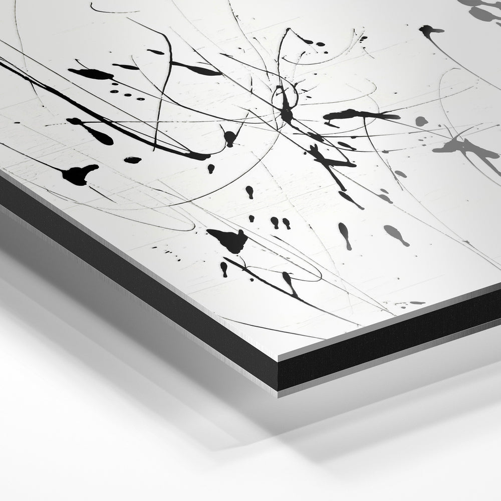 Gros plan du relief : la surépaisseur d'encre en lumière rasante sur aluminium Dibond.