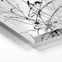 Gros plan de la matière : le tirage sous verre acrylique, tranche transparente visible.