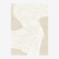 Composition abstraite montrant des formes ondulantes en trait blanc fin sur fond beige pâle, avec des zones de beige plus.
