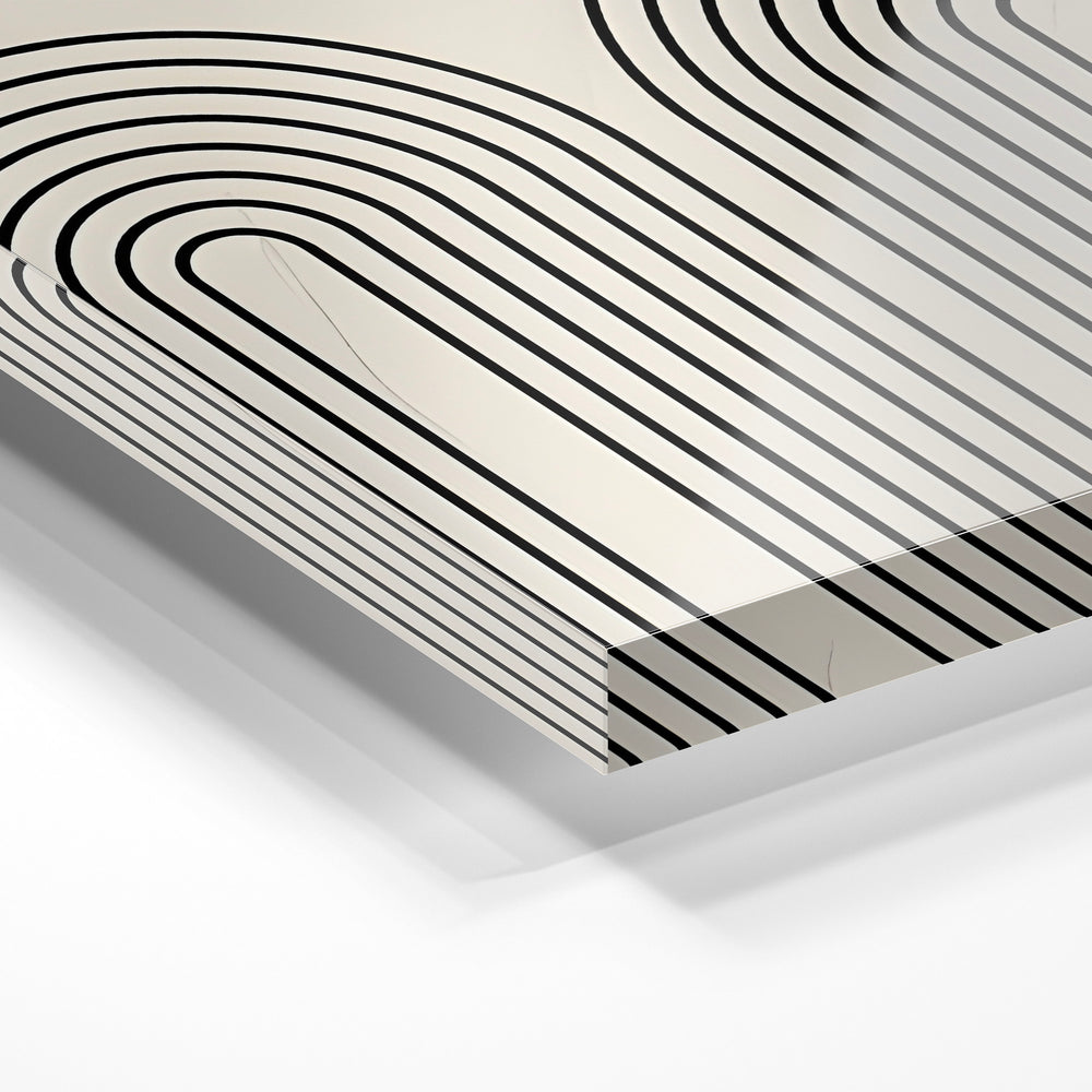 Gros plan de la matière : le tirage sous verre acrylique, tranche transparente visible.
