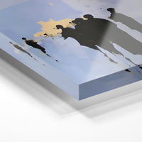 Gros plan de la matière : le tirage sous verre acrylique, tranche transparente visible.