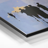 Gros plan de la matière : le tirage contrecollé sur aluminium Dibond mat, tranche visible.