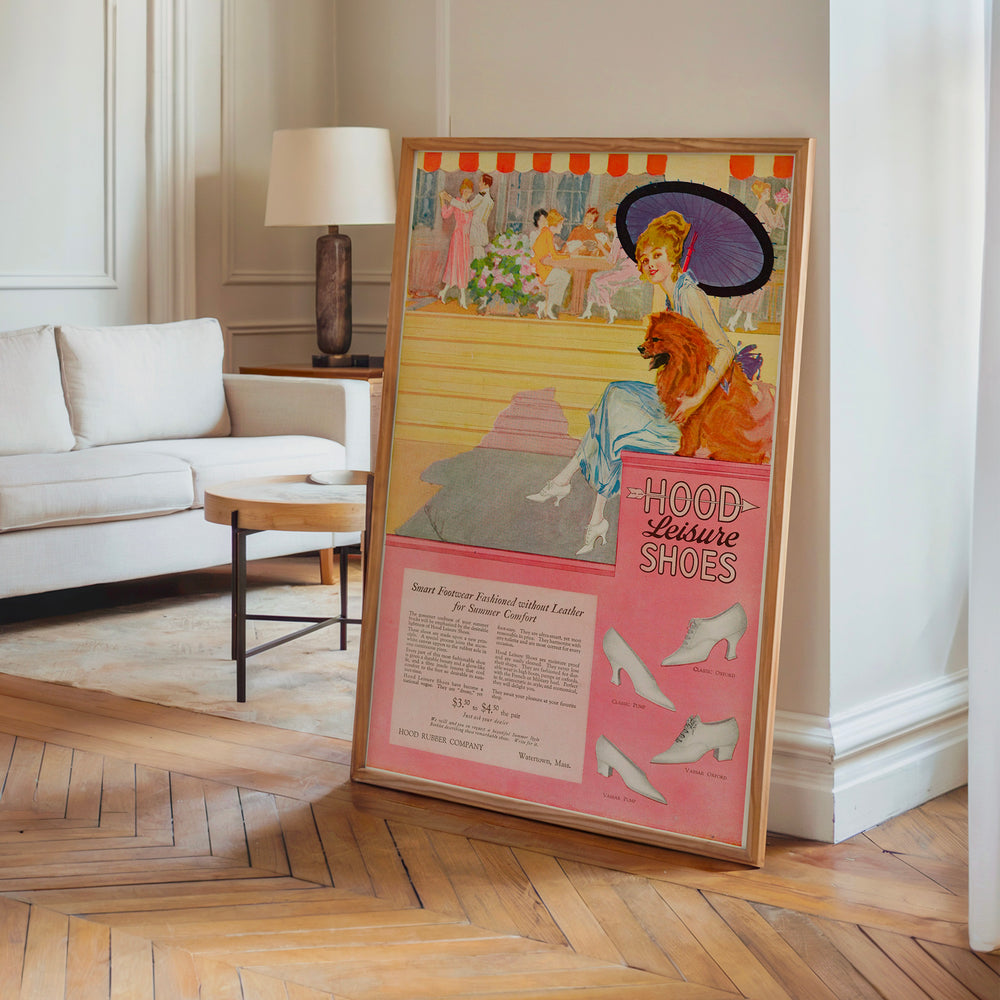 Le tableau accroché en situation dans un intérieur meublé.