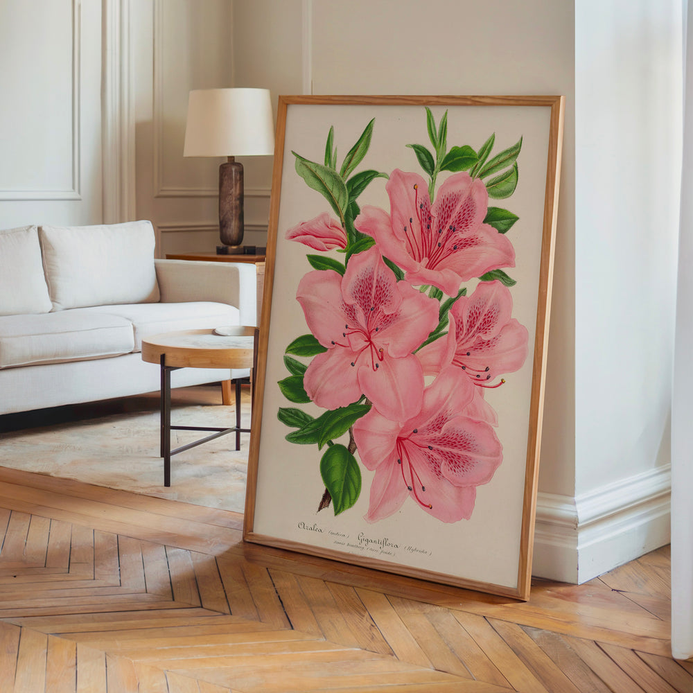 Le tableau accroché en situation dans un intérieur meublé.