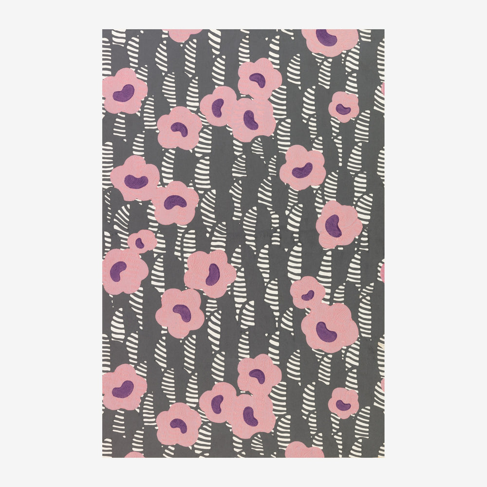 Motif répétitif de fleurs roses avec cœurs violets parsemées parmi des bandes verticales de graminées rayées blanches et.