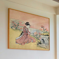 Le tableau accroché en situation dans un intérieur meublé.