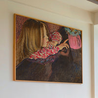Le tableau accroché en situation dans un intérieur meublé.