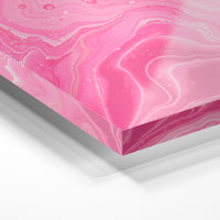 Gros plan de la matière : le tirage sous verre acrylique, tranche transparente visible.