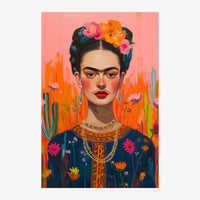 Portrait d'une jeune femme aux cheveux noirs coiffés avec des fleurs roses et oranges, portant une robe bleu marine décorée.