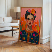 Le tableau accroché en situation dans un intérieur meublé.