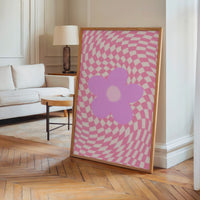 Le tableau accroché en situation dans un intérieur meublé.