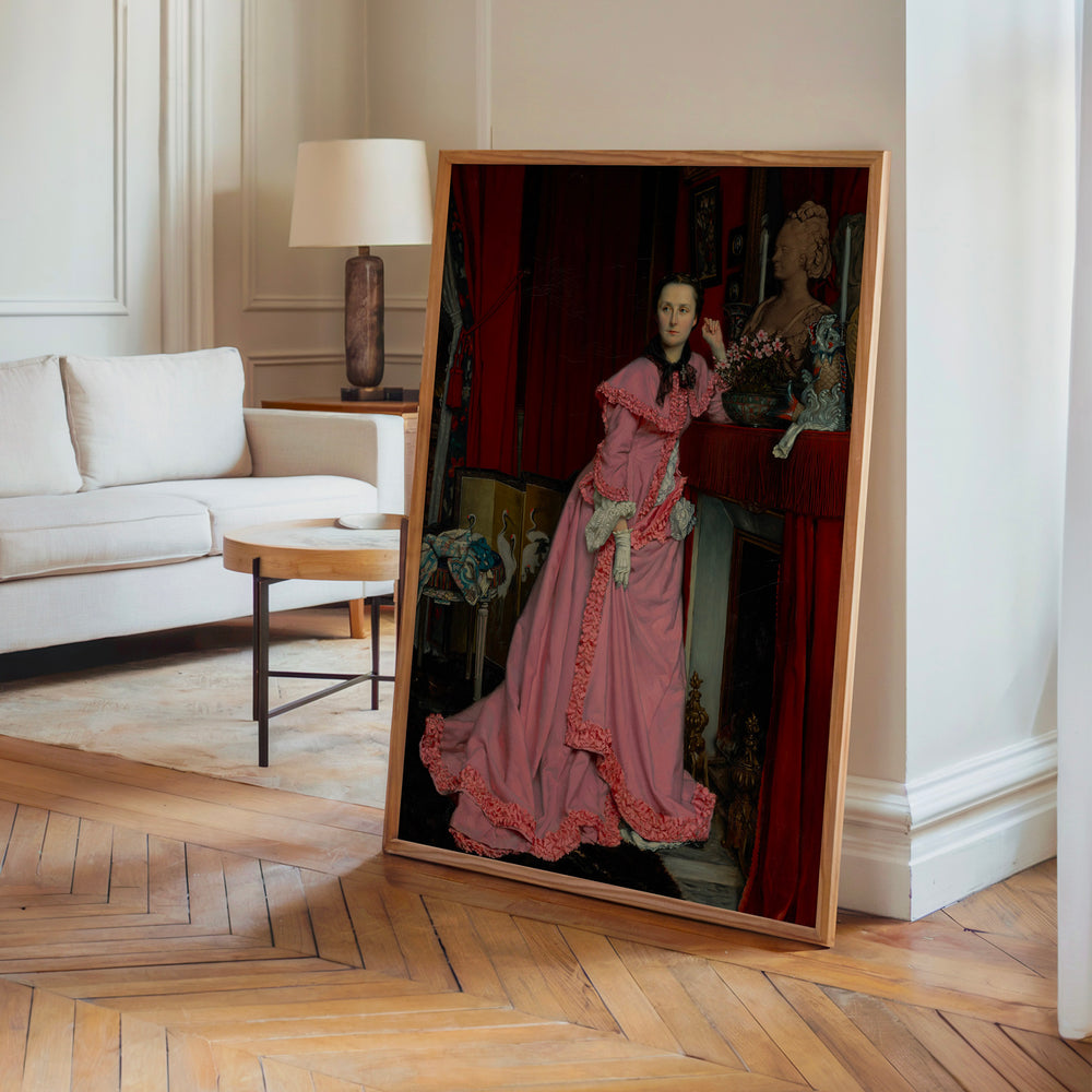 Le tableau accroché en situation dans un intérieur meublé.