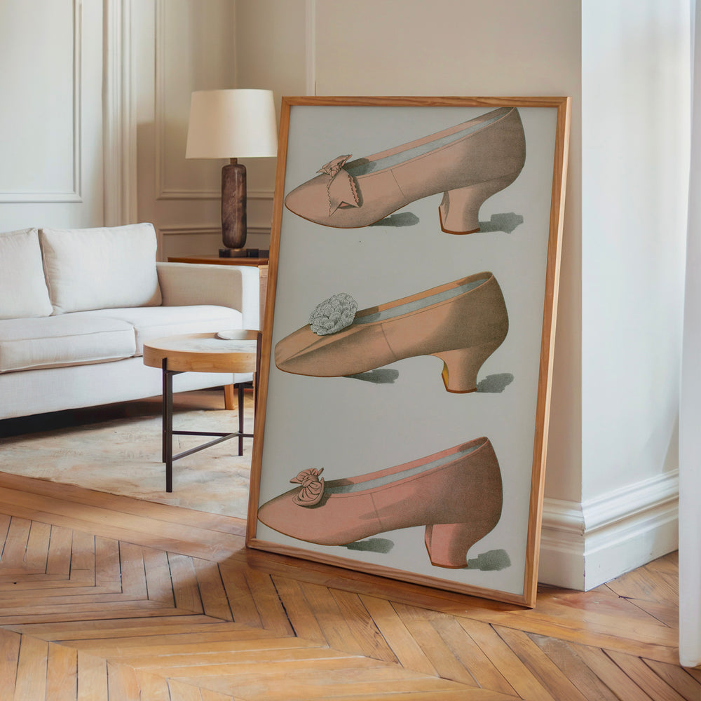 Le tableau accroché en situation dans un intérieur meublé.