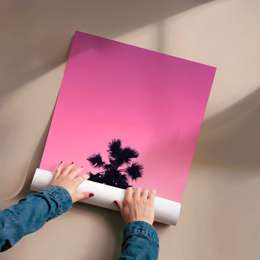 L'impression présentée en poster, sans encadrement, sur un mur neutre.