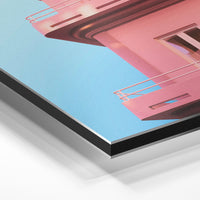 Gros plan de la matière : le tirage contrecollé sur aluminium Dibond mat, tranche visible.