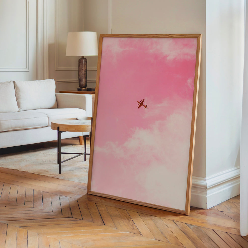 Le tableau accroché en situation dans un intérieur meublé.