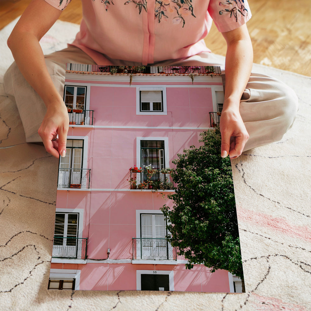 L'impression présentée en poster, sans encadrement, sur un mur neutre.