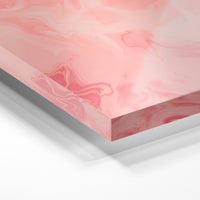 Gros plan de la matière : le tirage sous verre acrylique, tranche transparente visible.