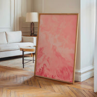 Le tableau accroché en situation dans un intérieur meublé.