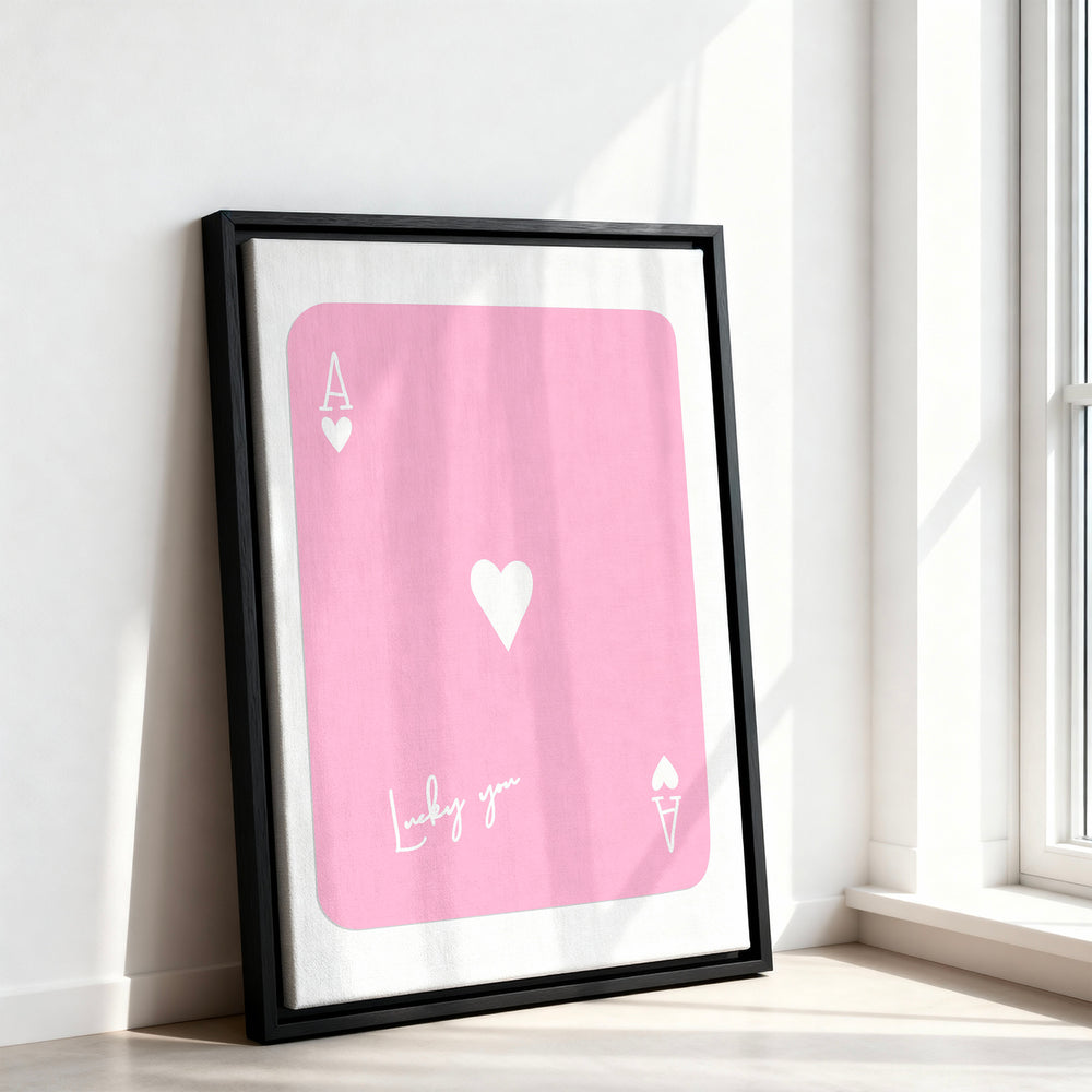 Le tableau accroché en situation dans un intérieur meublé.