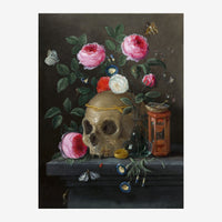 Un crâne portant une couronne dorale, rempli d'un bouquet de roses roses, fleurs blanches et rouges, avec des papillons.