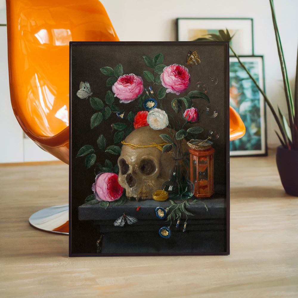 Le tableau accroché en situation dans un intérieur meublé.