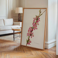 Le tableau accroché en situation dans un intérieur meublé.