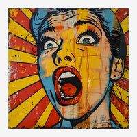 Portrait d'une femme aux yeux grands ouverts et à la bouche surprise, style pop art avec rayures jaunes, rouges et bleues.