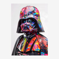 Figure stylisée de Darth Vador recouverte de graffitis pop art fluo roses, jaunes, bleus et oranges sur fond blanc.