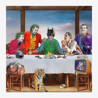 Cinq personnages aux costumes colorés assis autour d'une table blanche sous une véranda, avec un tigre en bas et des objets.