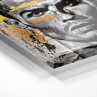 Gros plan de la matière : le tirage sous verre acrylique, tranche transparente visible.