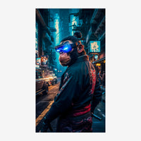 Un singe portant des lunettes numériques bleu vif et un blouson noir dans une rue urbaine futuriste baignée de lumière bleu.
