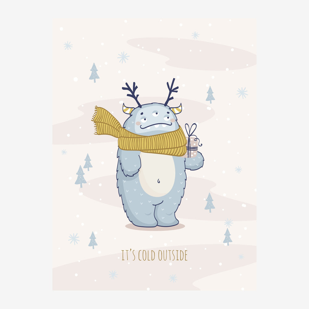Une créature bleutée avec des bois, enveloppée d'une écharpe jaune, tient un petit lapin entouré de flocons et sapins, avec.