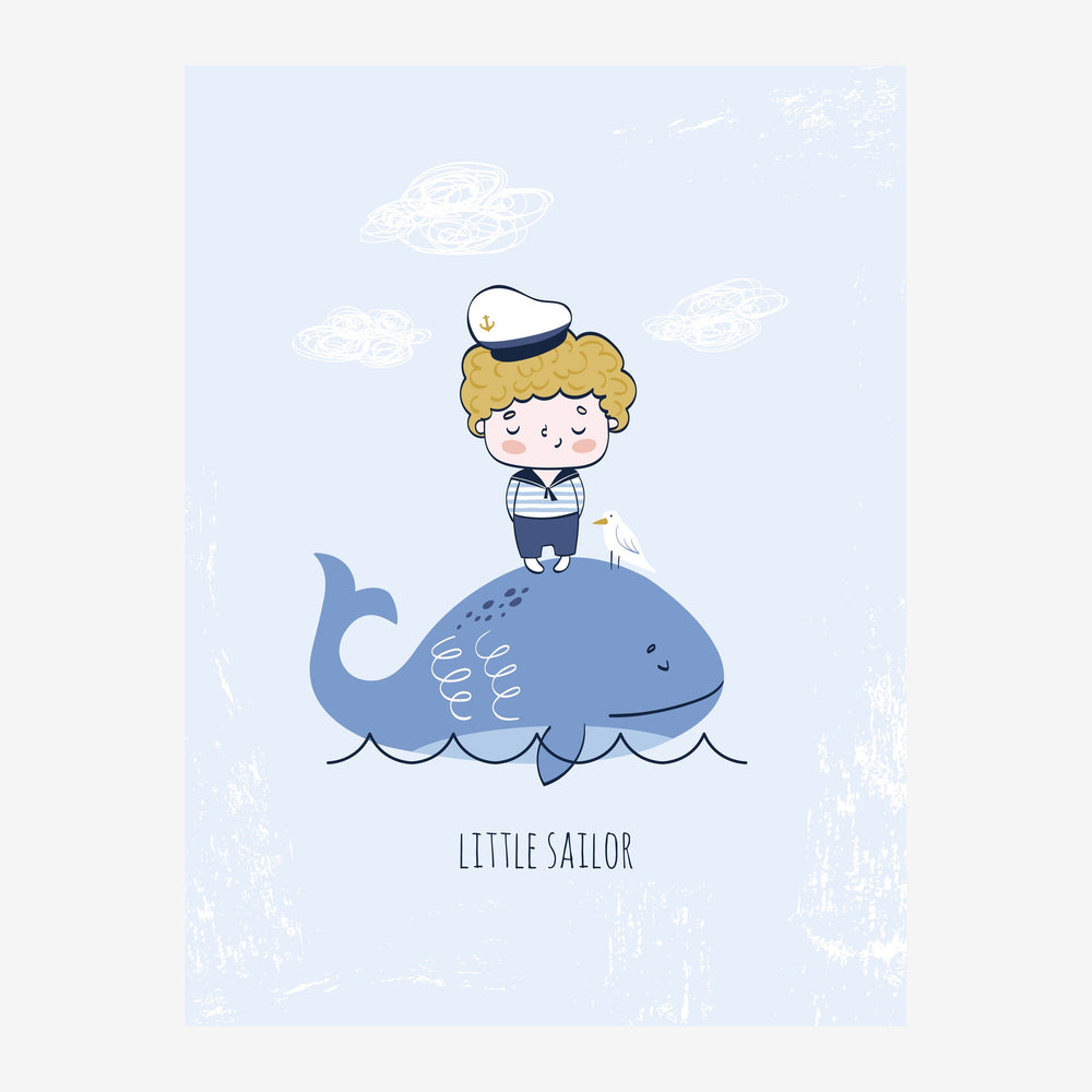 Un enfant habillé en marin blond aux cheveux bouclés, portant un chapeau de marin blanc et bleu, dansant joyeusement sur le.