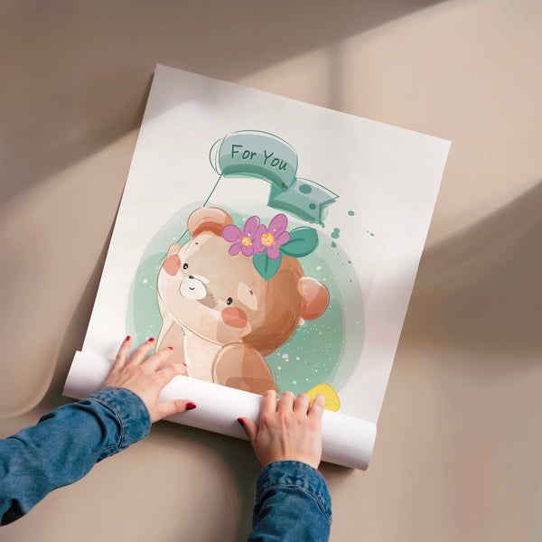 Petit ours avec fleurs et cadeau - Illustration tendre — Poster HP mat