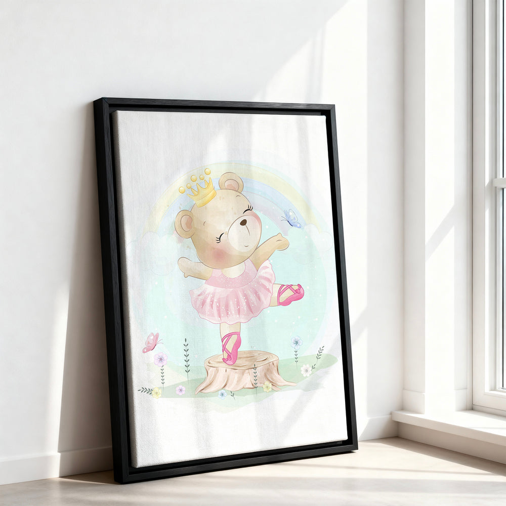 Le tableau accroché en situation dans un intérieur meublé.