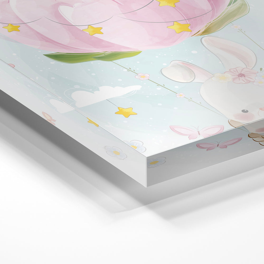 Gros plan de la matière : le tirage sous verre acrylique, tranche transparente visible.