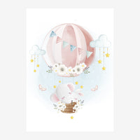 Un éléphant blanc avec des oreilles roses dans un panier de montgolfière rose pâle entouré de nuages, d'étoiles jaunes et de.