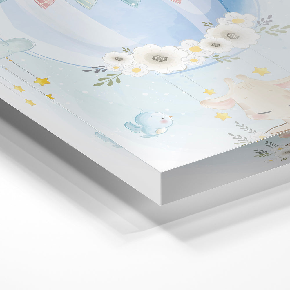 Gros plan de la matière : le tirage sous verre acrylique, tranche transparente visible.