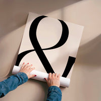 L'impression présentée en poster, sans encadrement, sur un mur neutre.