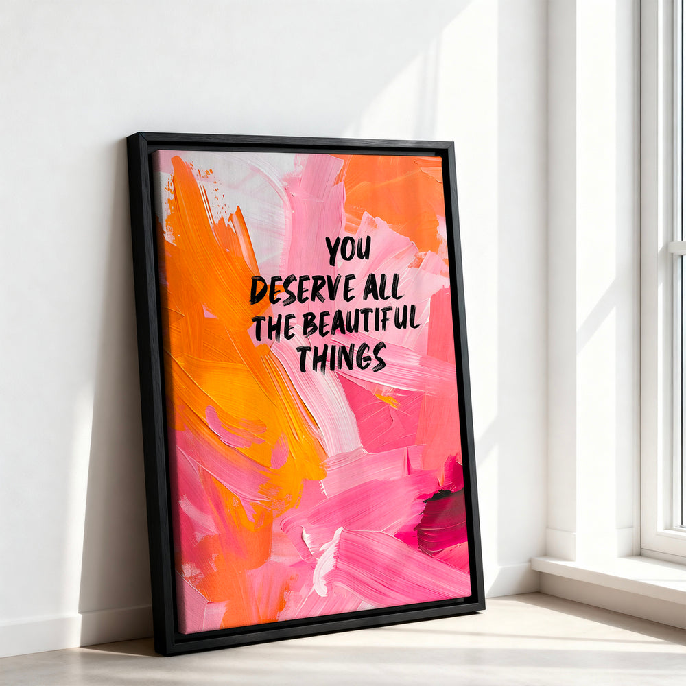 Le tableau accroché en situation dans un intérieur meublé.