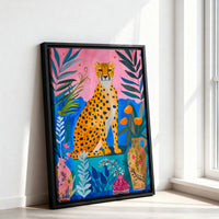 Le tableau accroché en situation dans un intérieur meublé.