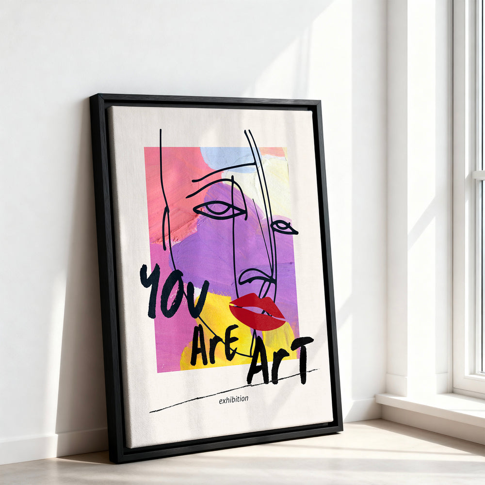 Le tableau accroché en situation dans un intérieur meublé.