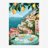 Une terrasse de maison rose domine une baie méditerranéenne colorée, avec une table servie pour le petit déjeuner, des.