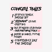 Affiche rose avec lettres noires manuscrites énumérant cinq règles cowgirl humoristiques, ponctuée d'un petit cœur.