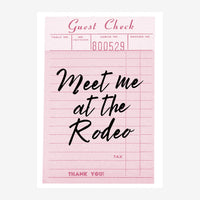 Affiche au format portrait rose poudré imitant un reçu de restaurant vintage, avec le texte « Meet Me at the Rodeo » en.