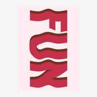 Affiche avec lettres abstraites stylisées en rose rouge sur fond rose poudré, séparées par des bandes marron.